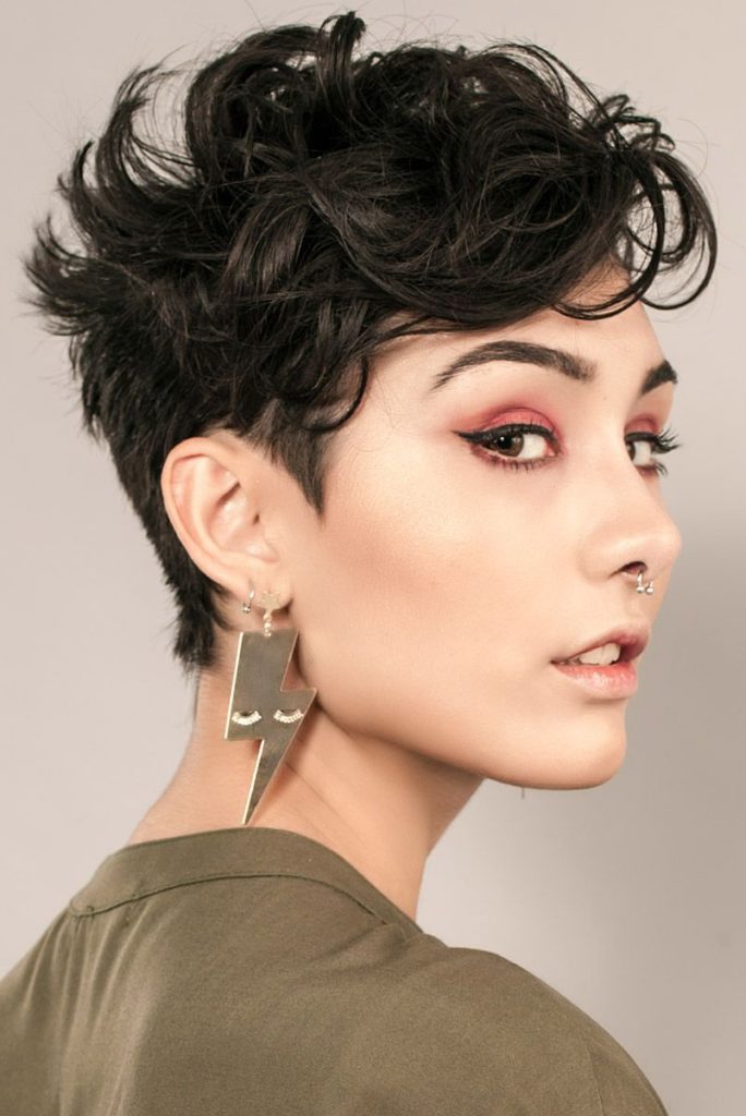 Cuidados Essenciais para o Couro Cabeludo com Cabelo Raspado Feminino