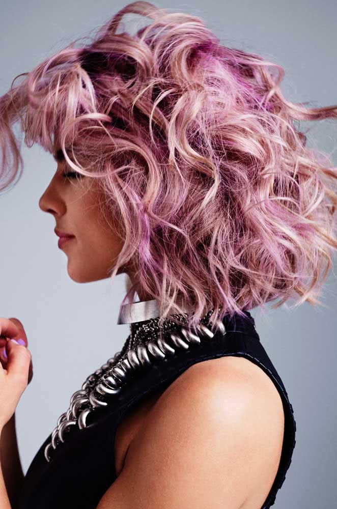 Guia Completo: Como Descolorir Cabelo Cacheado para Tons Fantasia