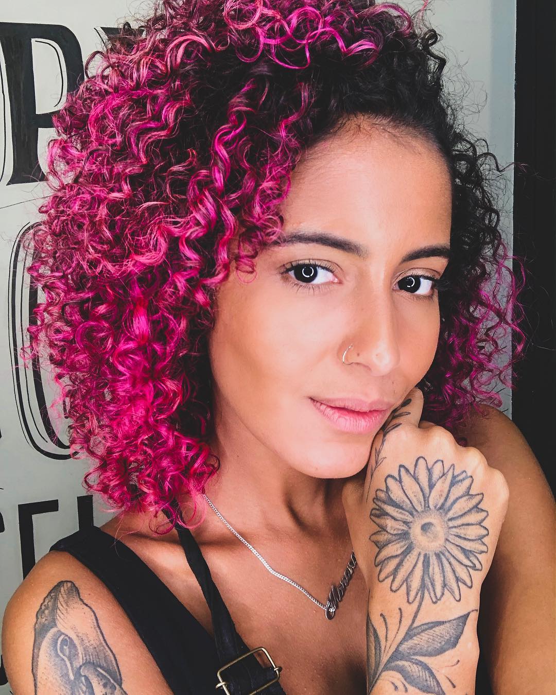 Os Melhores Tonalizantes Rosa para Cabelos Cacheados: Resenha e Aplicação