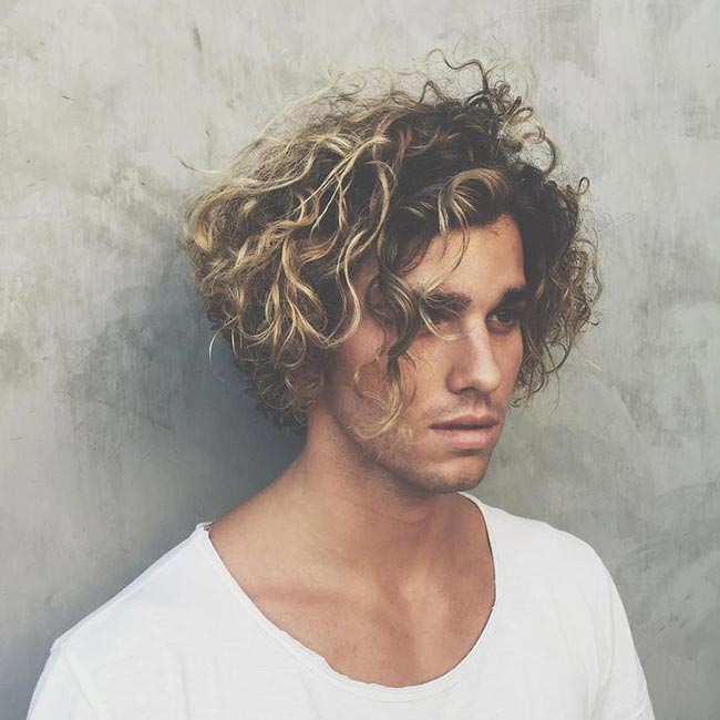 5 ideias de títulos:
1. Corte Surfista: O Guia Completo para um Visual Despojado e Natural
2. Variações do Corte Surfista: Do Clássico ao Moderno para Todos os Tipos de Cabelo
3. Como Conquistar o Cabelo Surfista Perfeito: Dicas de Corte e Manutenção
4. Cabelo Surfista Cacheado: Definição e Leveza para Seus Fios
5. Corte Surfistinha Infantil: O Estilo Descontraído para os Pequenos