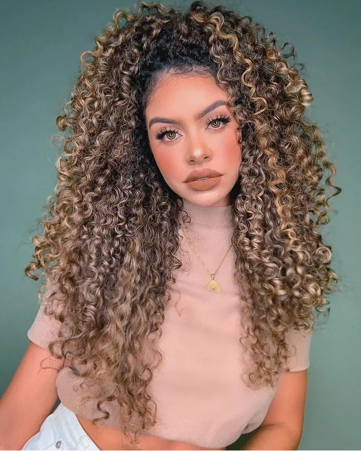 Penteados Protetores para Cabelo 3C: Estilo e Saúde para Seus Cachos