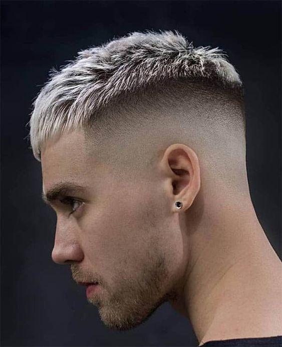 5 Ideias de Cortes Undercut Masculino para Inspirar
Como Manter seu Undercut Sempre em Dia: Dicas Essenciais
Undercut para Cabelos Cacheados: Destaque sua Textura Natural
Do Clássico ao Moderno: Explorando os Estilos de Undercut
Guia Completo de Modeladores para o Topo do Undercut