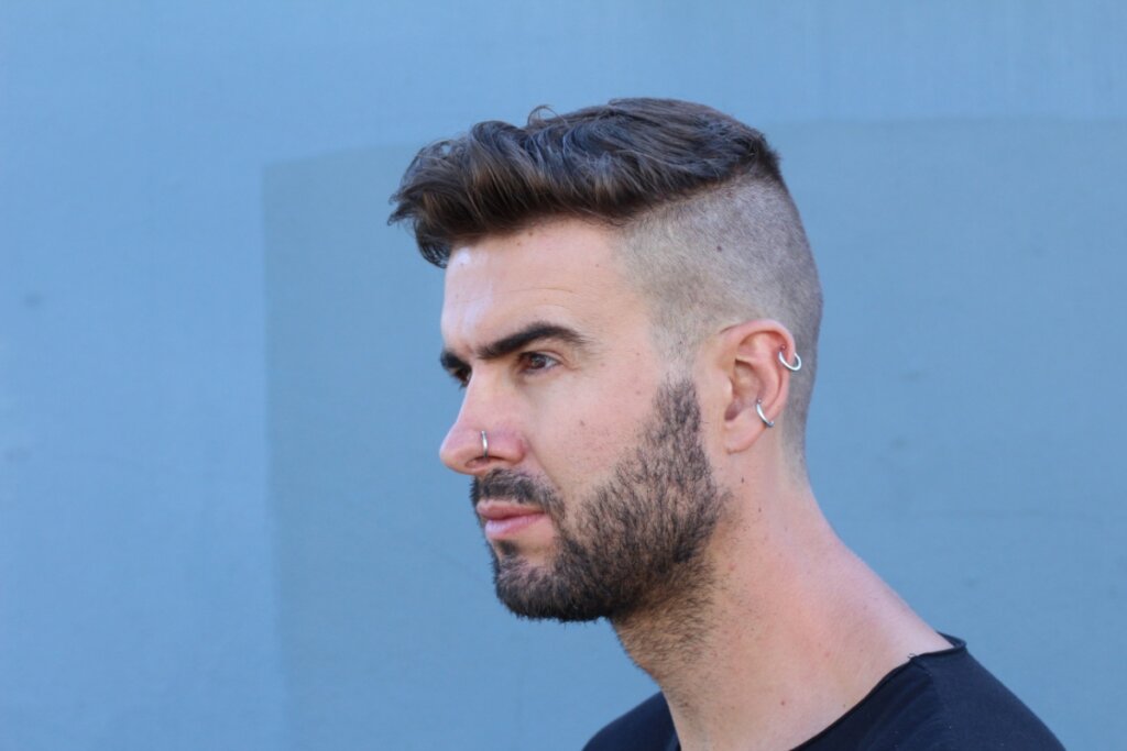 5 Ideias de Cortes Undercut Masculino para Inspirar
Como Manter seu Undercut Sempre em Dia: Dicas Essenciais
Undercut para Cabelos Cacheados: Destaque sua Textura Natural
Do Clássico ao Moderno: Explorando os Estilos de Undercut
Guia Completo de Modeladores para o Topo do Undercut