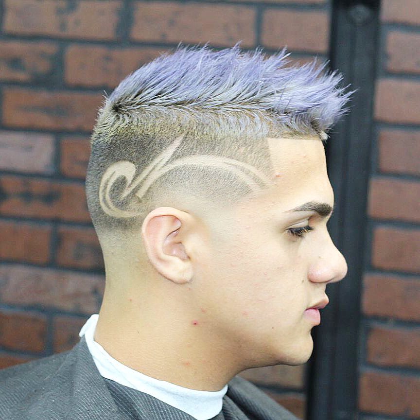 5 Ideias de Cortes Undercut Masculino para Inspirar
Como Manter seu Undercut Sempre em Dia: Dicas Essenciais
Undercut para Cabelos Cacheados: Destaque sua Textura Natural
Do Clássico ao Moderno: Explorando os Estilos de Undercut
Guia Completo de Modeladores para o Topo do Undercut