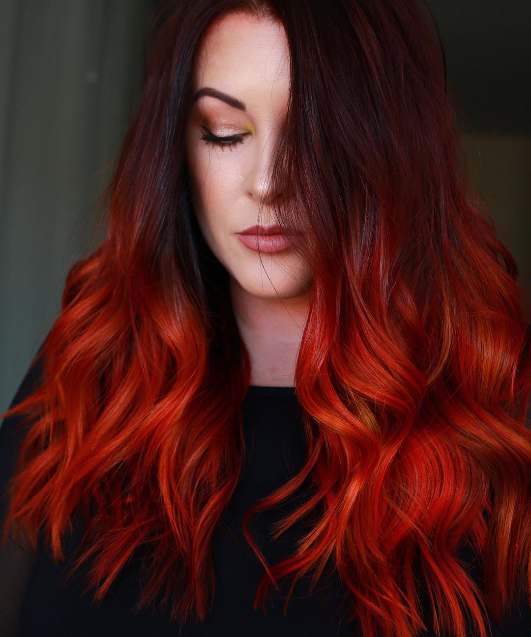 Guia Completo: Como Fazer Mechas Vermelhas em Cabelo Preto