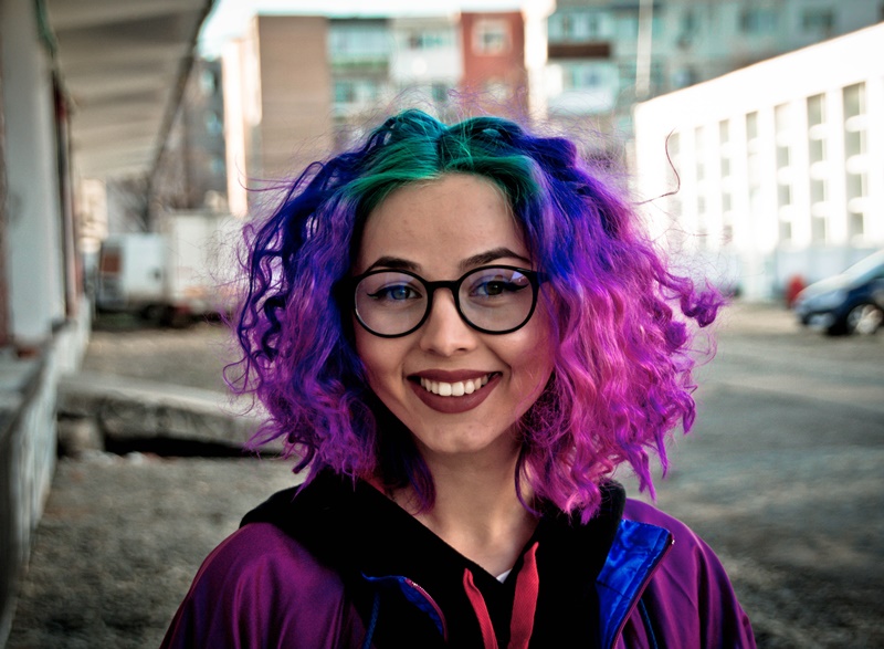 Hidden Rainbow e Underlayer: O Segredo para um Cabelo Colorido Discreto e Cheio de Estilo