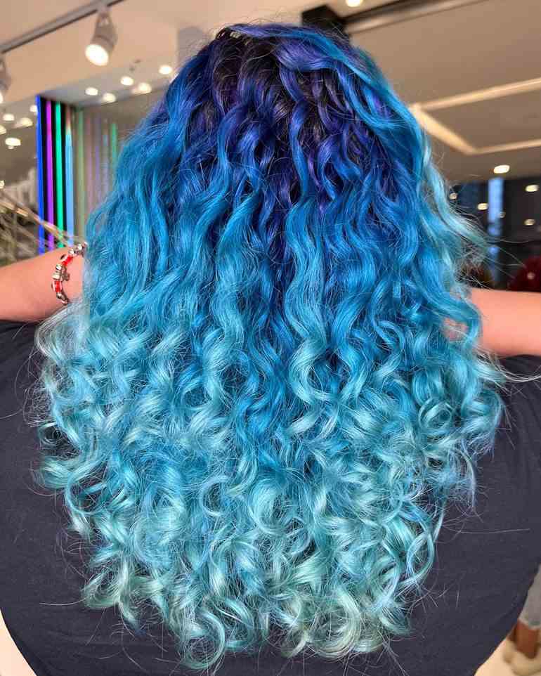 Significado do Cabelo Azul: Mais que uma Cor