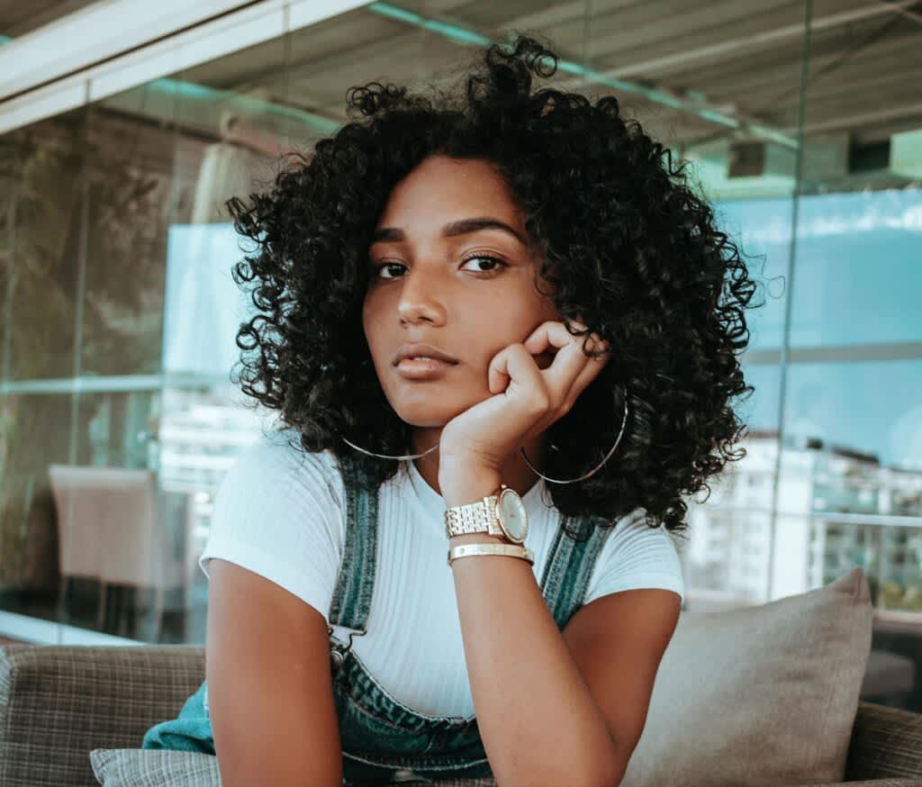 quanto custa um corte de cabelo crespo curto profissional