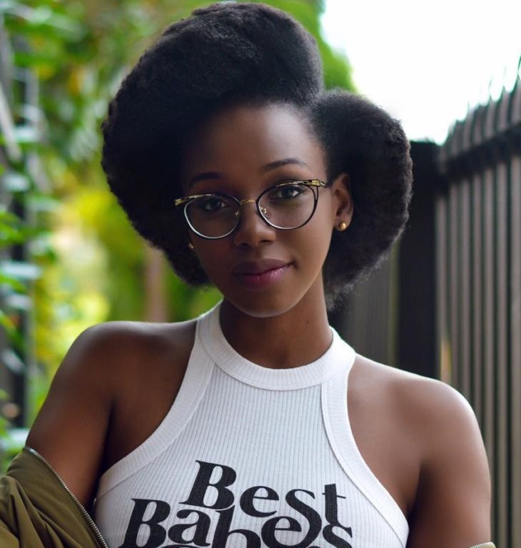 melhores cortes de cabelo crespo curto para inspirar