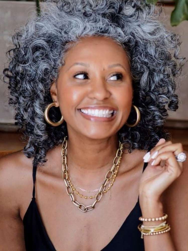 cabelos curtos brancos