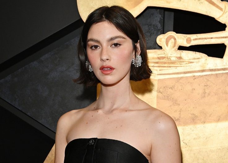 Guia Completo de Cuidados para Cabelos Curtos no Verão: Hidratação e Produtos Essenciais