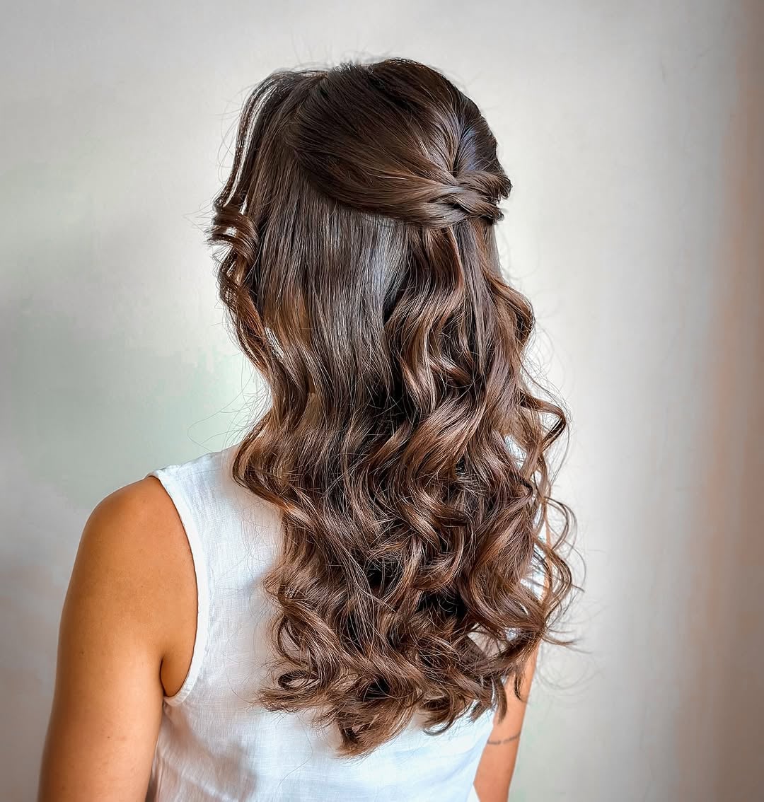 Penteados para Madrinhas de Casamento: Elegância e Versatilidade