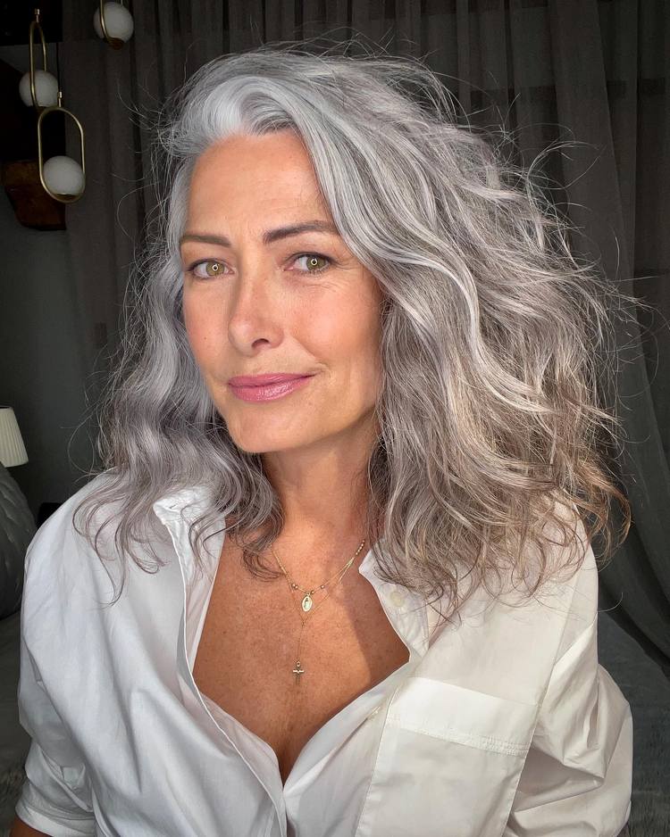 Descoloração para Cabelos Prateados: Tudo o que Você Precisa Saber