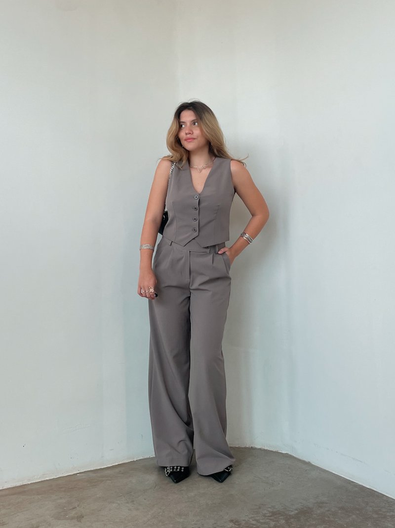 calça pantalona com tênis