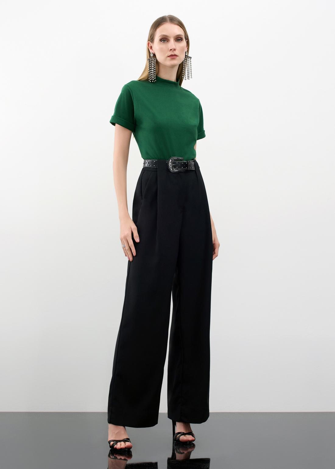 calça alfaiataria preta com tênis