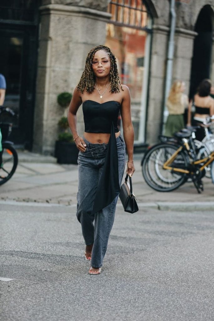 calça cargo preta jeans looks 2026