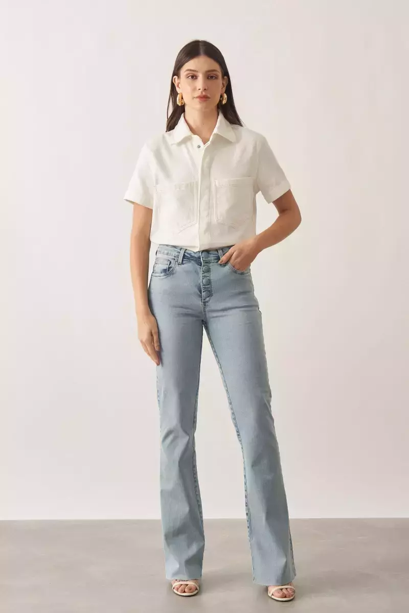 tendência Y2K calça flare