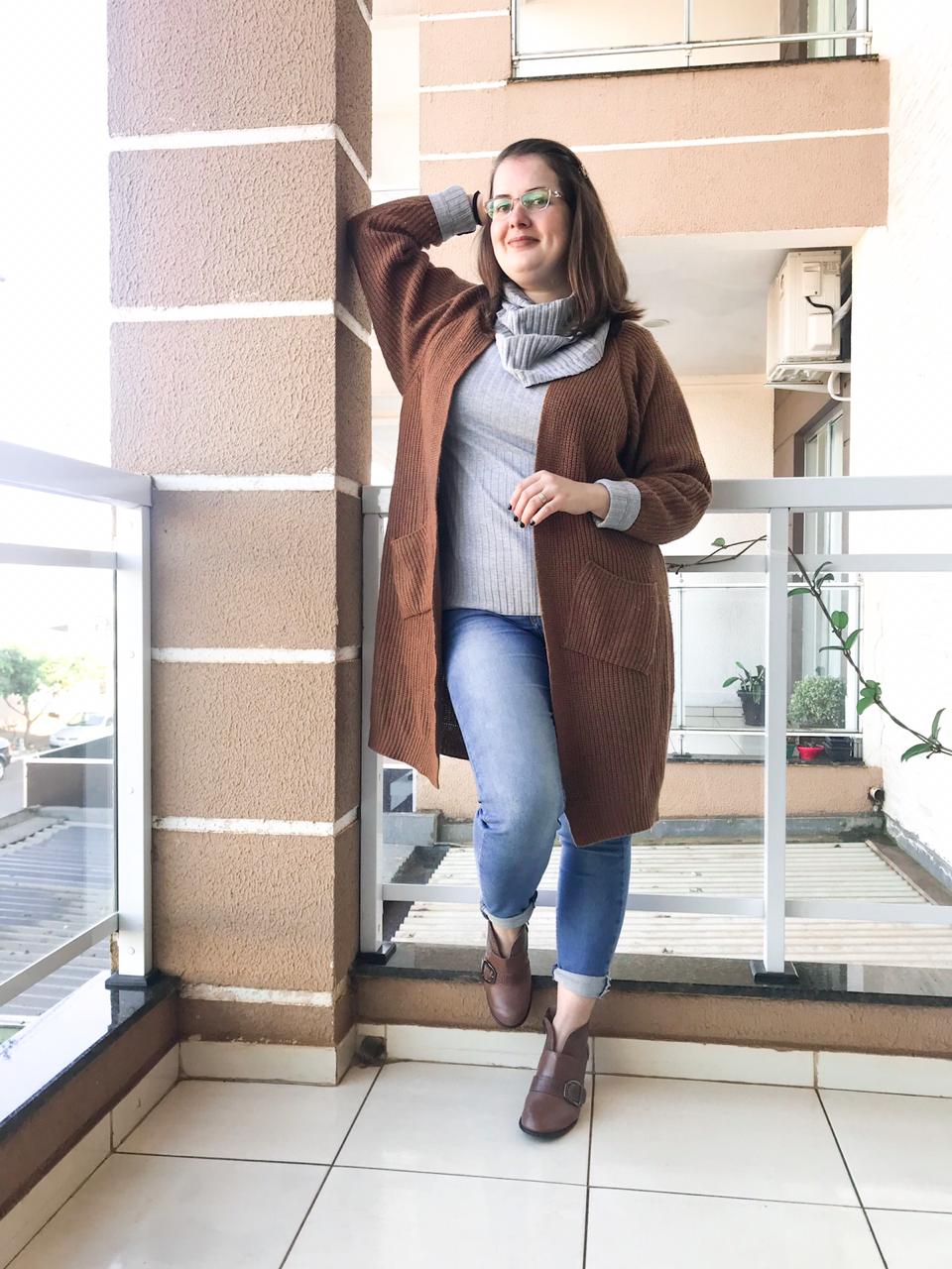 como usar calça jeans cinza