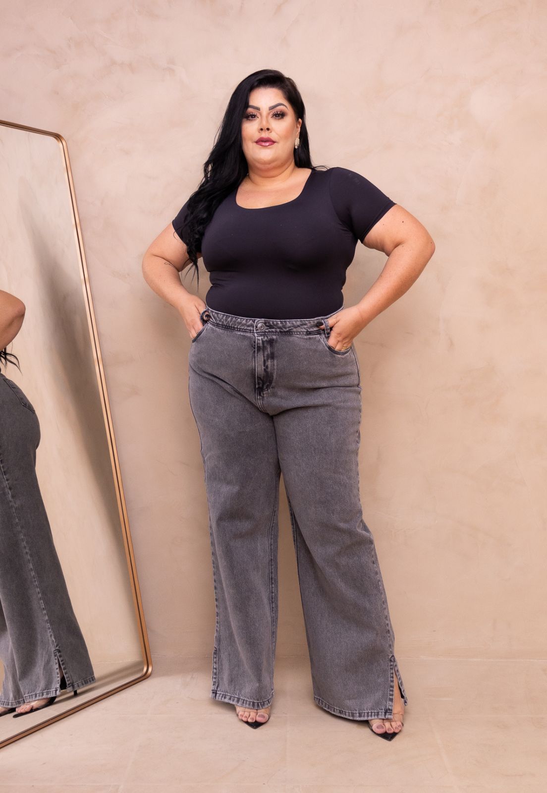 calça jeans plus size flare cintura alta
