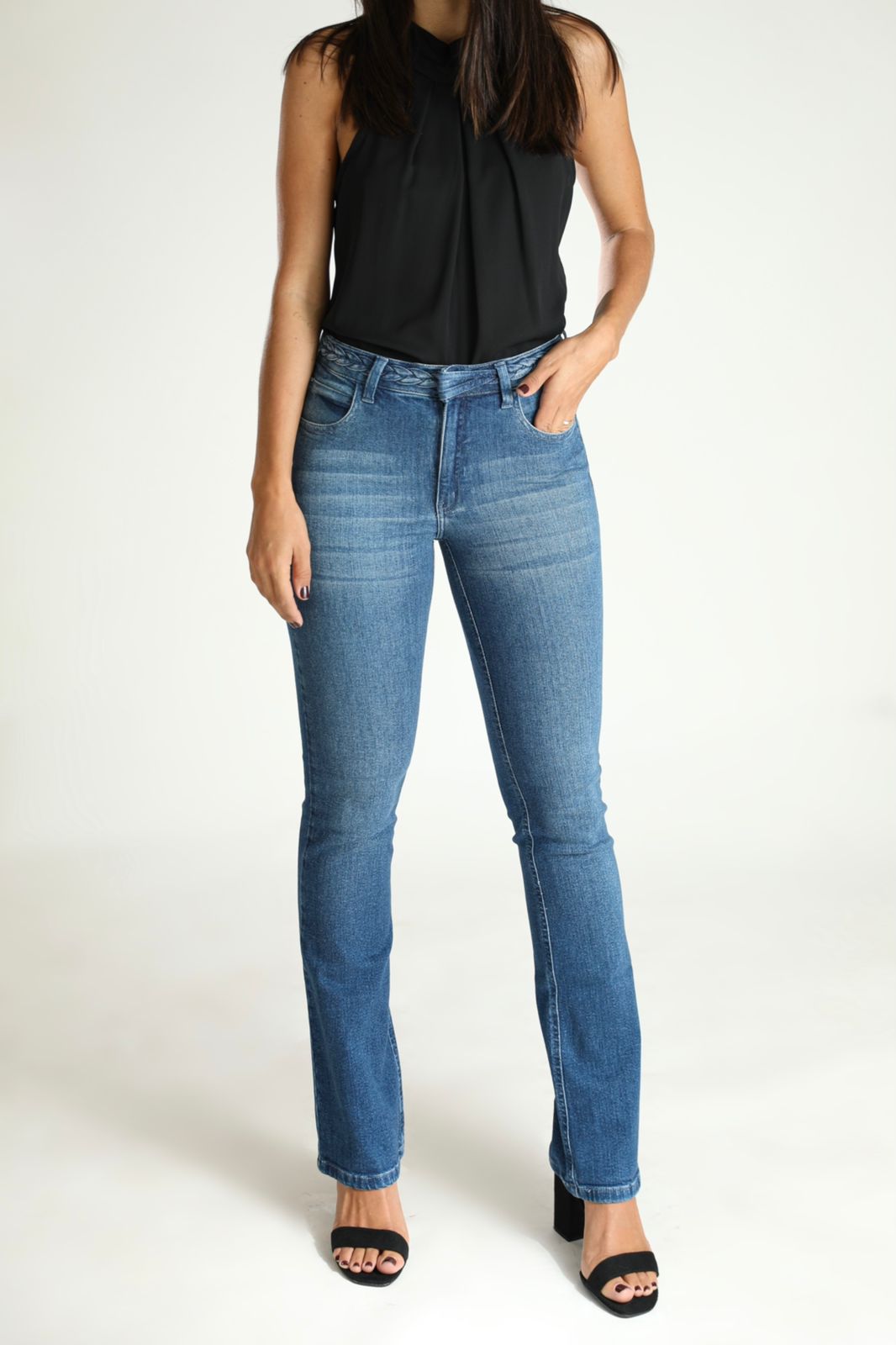 Calça jeans reta para trabalho