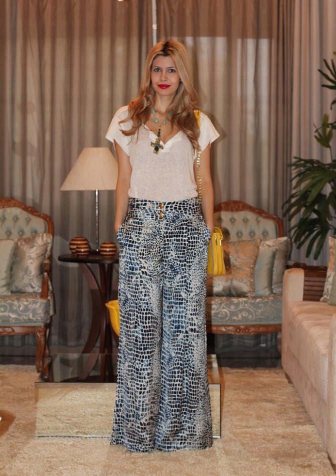 looks com calça pantalona estampada