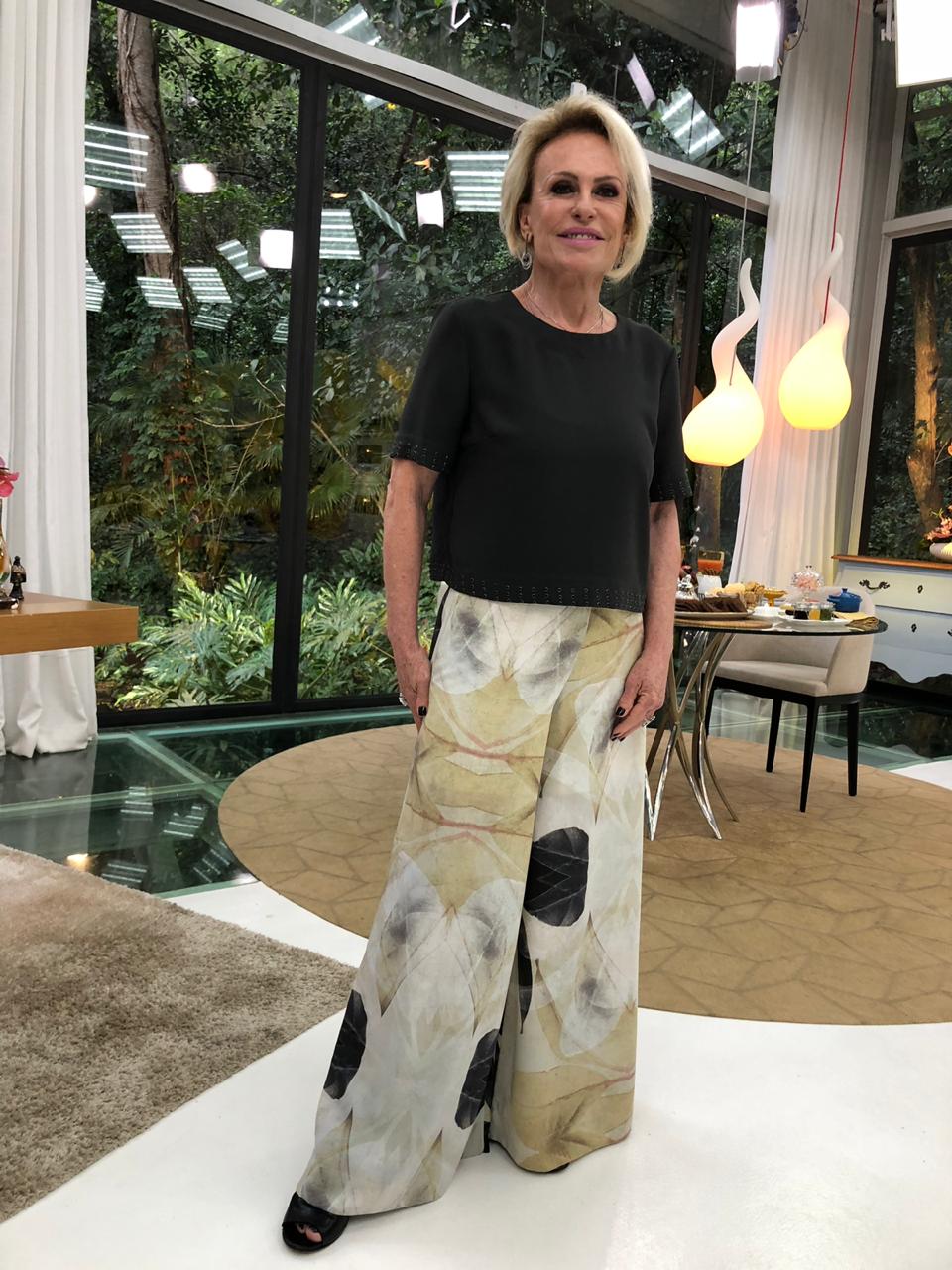 calça pantalona estampada geométrica