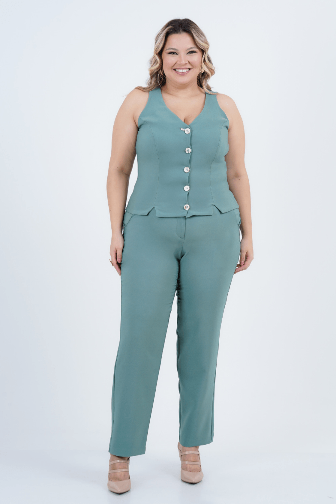 calça plus size alfaiataria com fenda