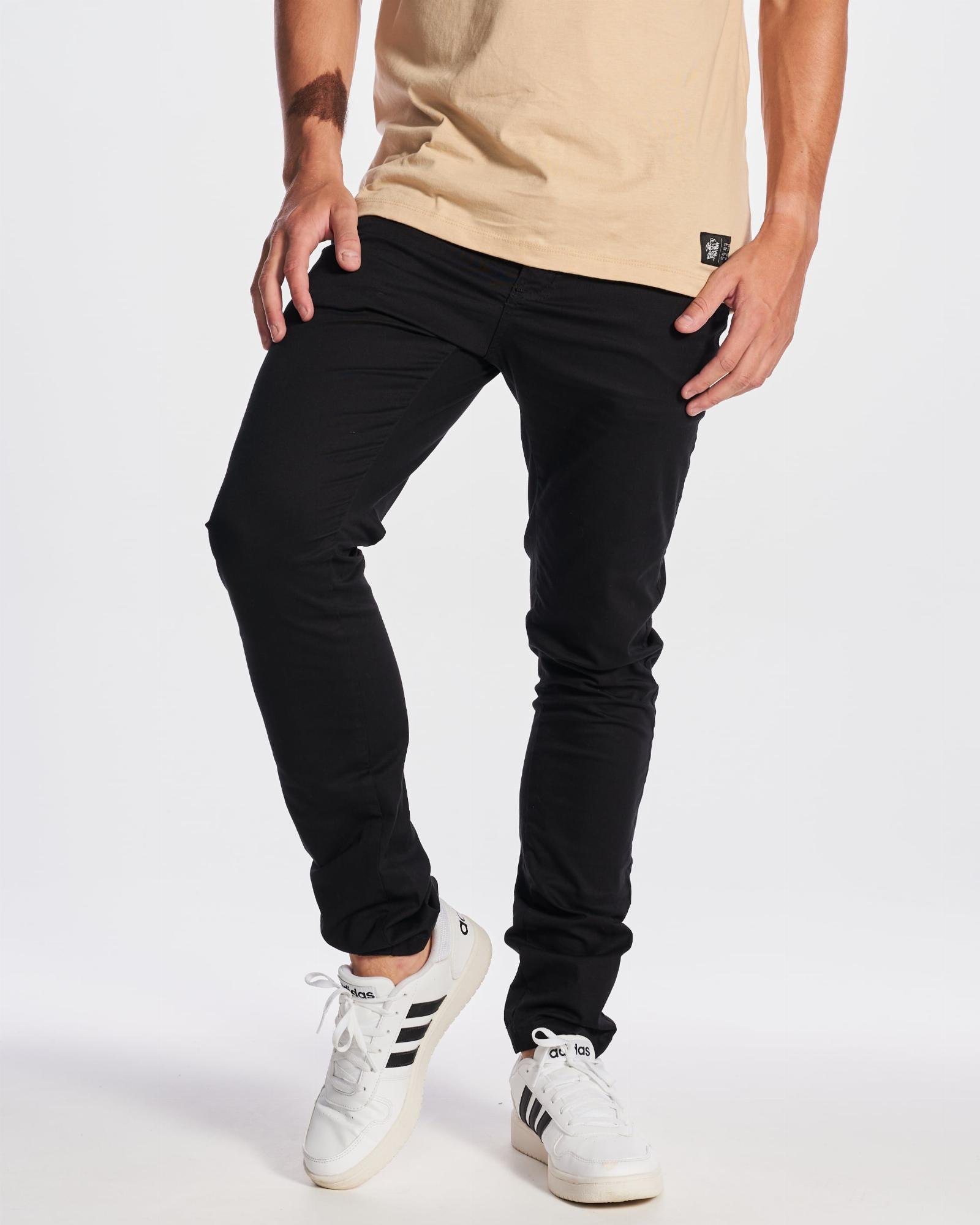 calça de sarja preta com elastano