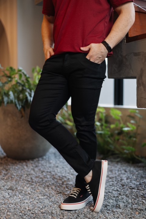 calça sarja preta slim fit