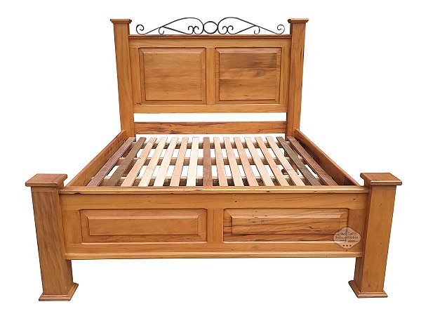 Cama com cabeceira rústica casal