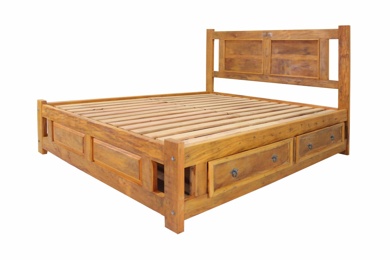 Cama de casal acabamento verniz rústica