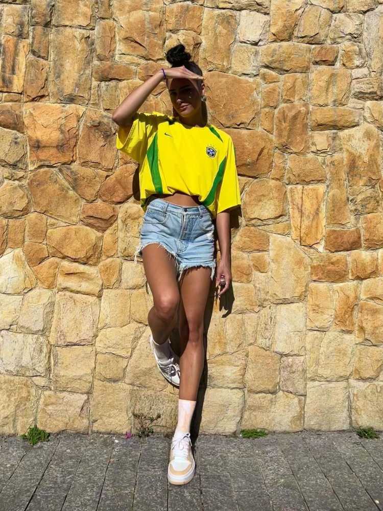 looks com camisa amarela
