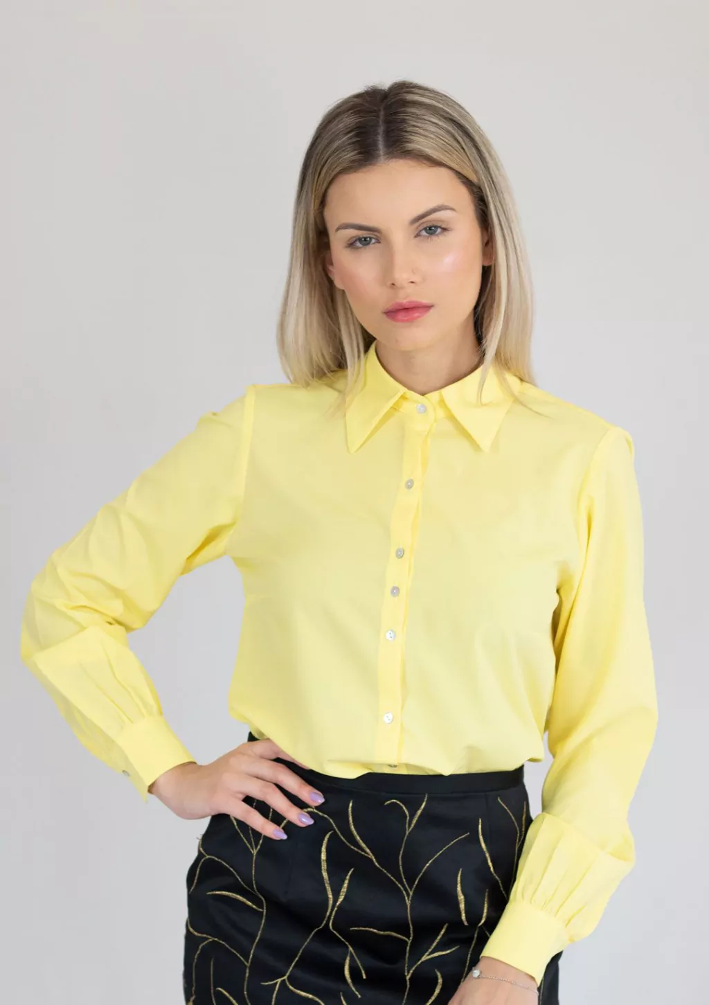 camisa amarela oversized feminina