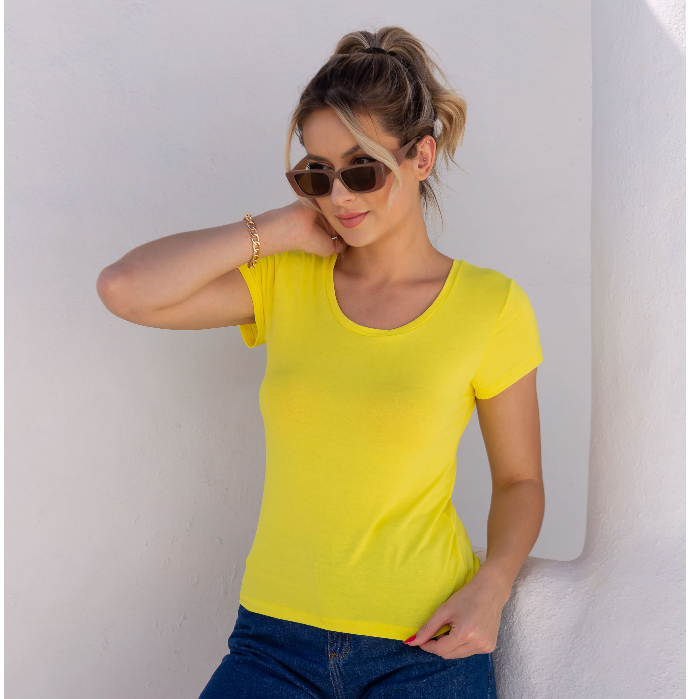 combinações camisa amarela