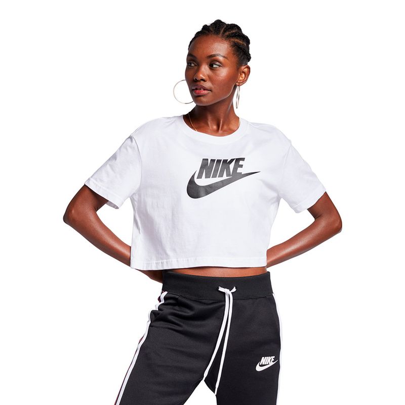 looks com camiseta Nike oversized