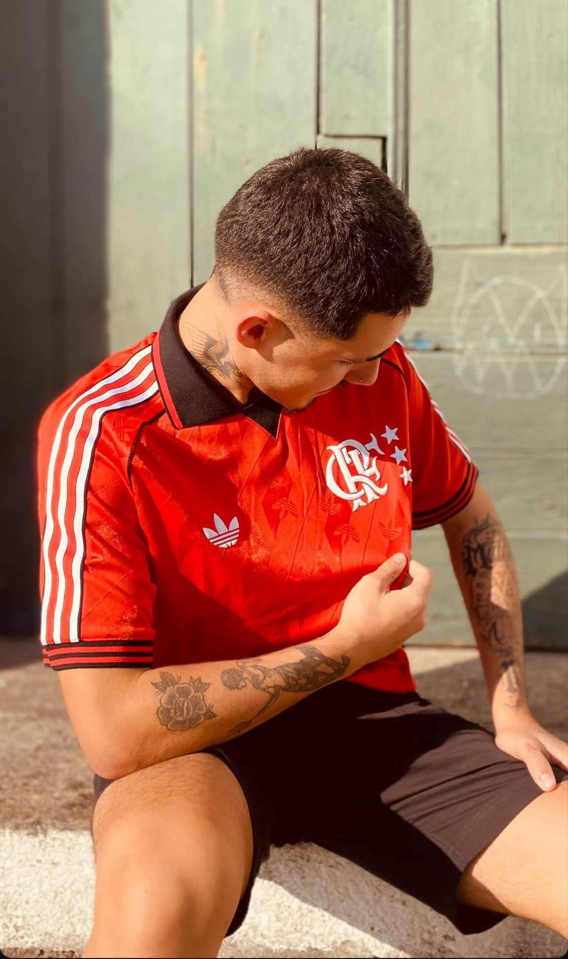 Look camisa do Flamengo vermelha streetwear