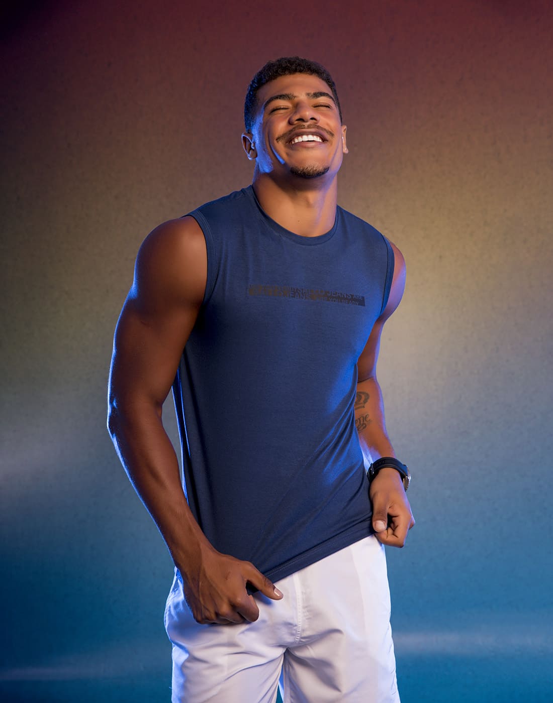 Muscle tee com calça cargo