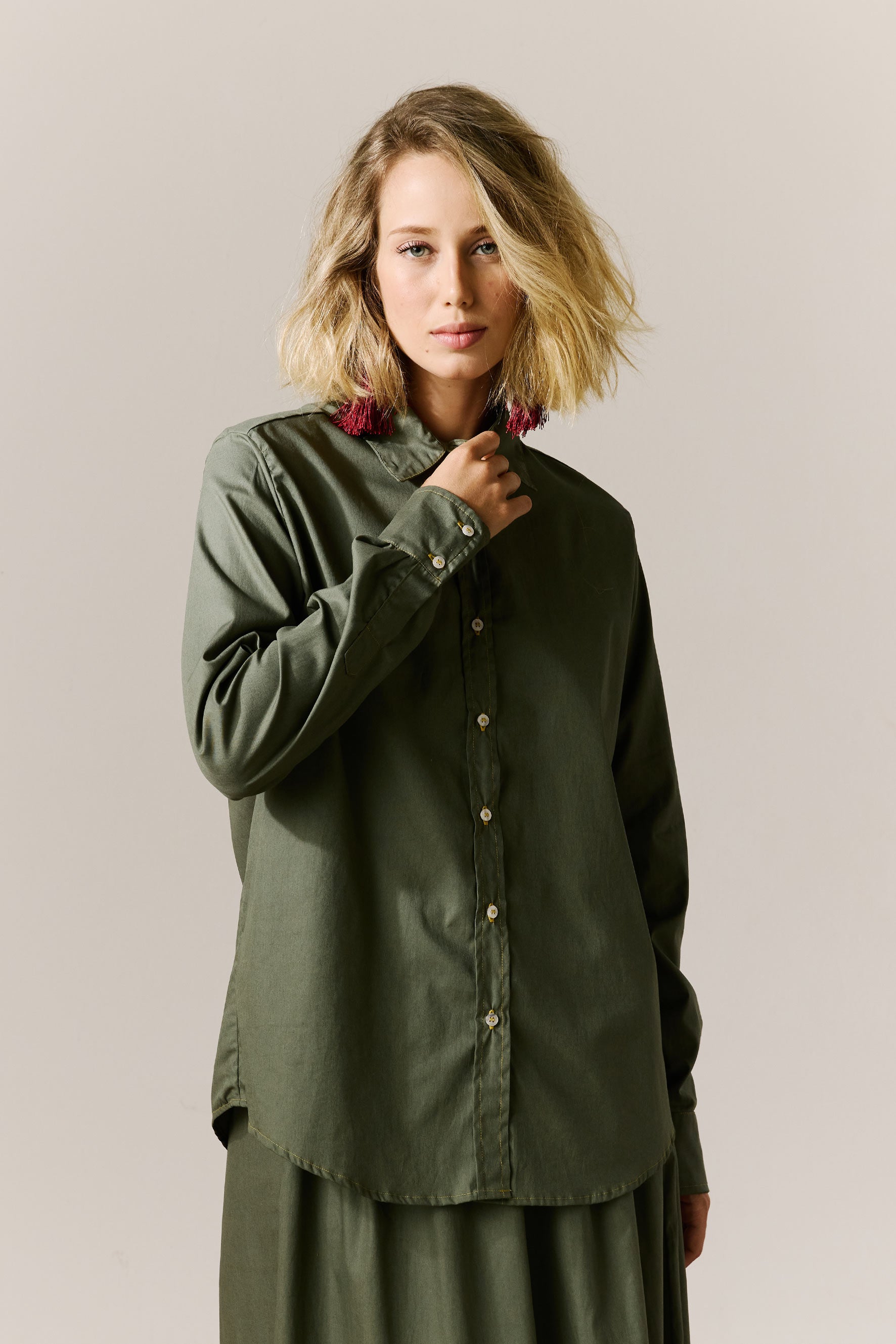 camisa verde militar feminina