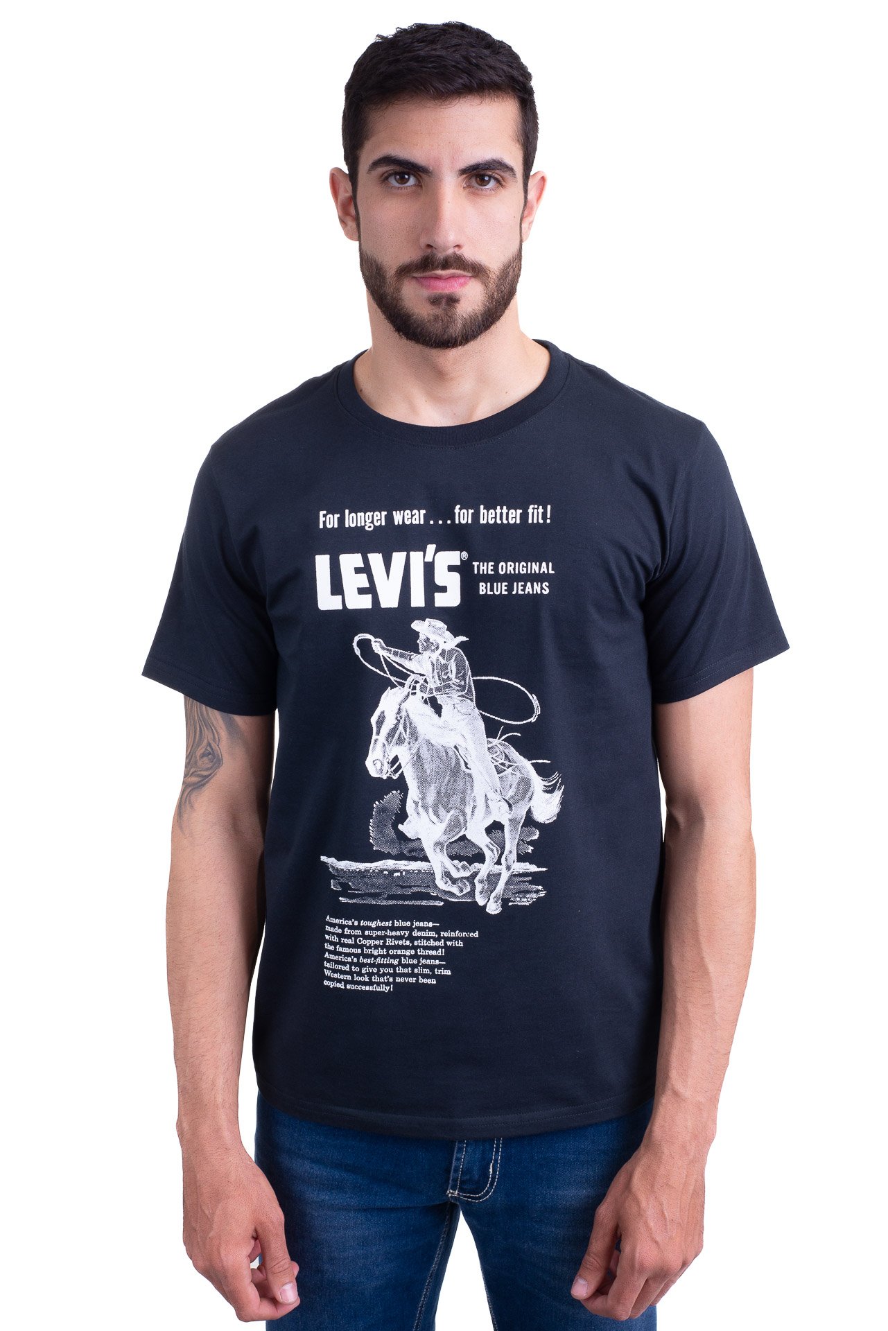 camiseta levis estampada look