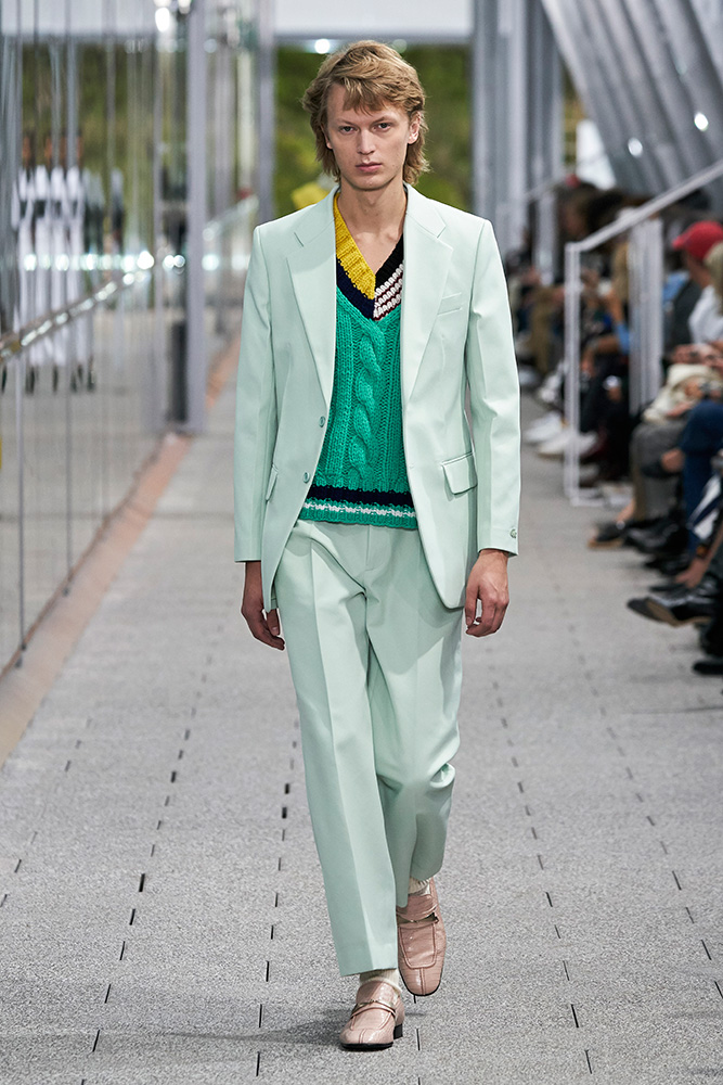 outfits com camiseta lacoste oversized