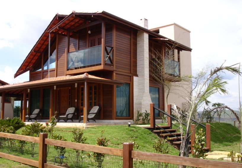 casa de madeira pré fabricada com varanda