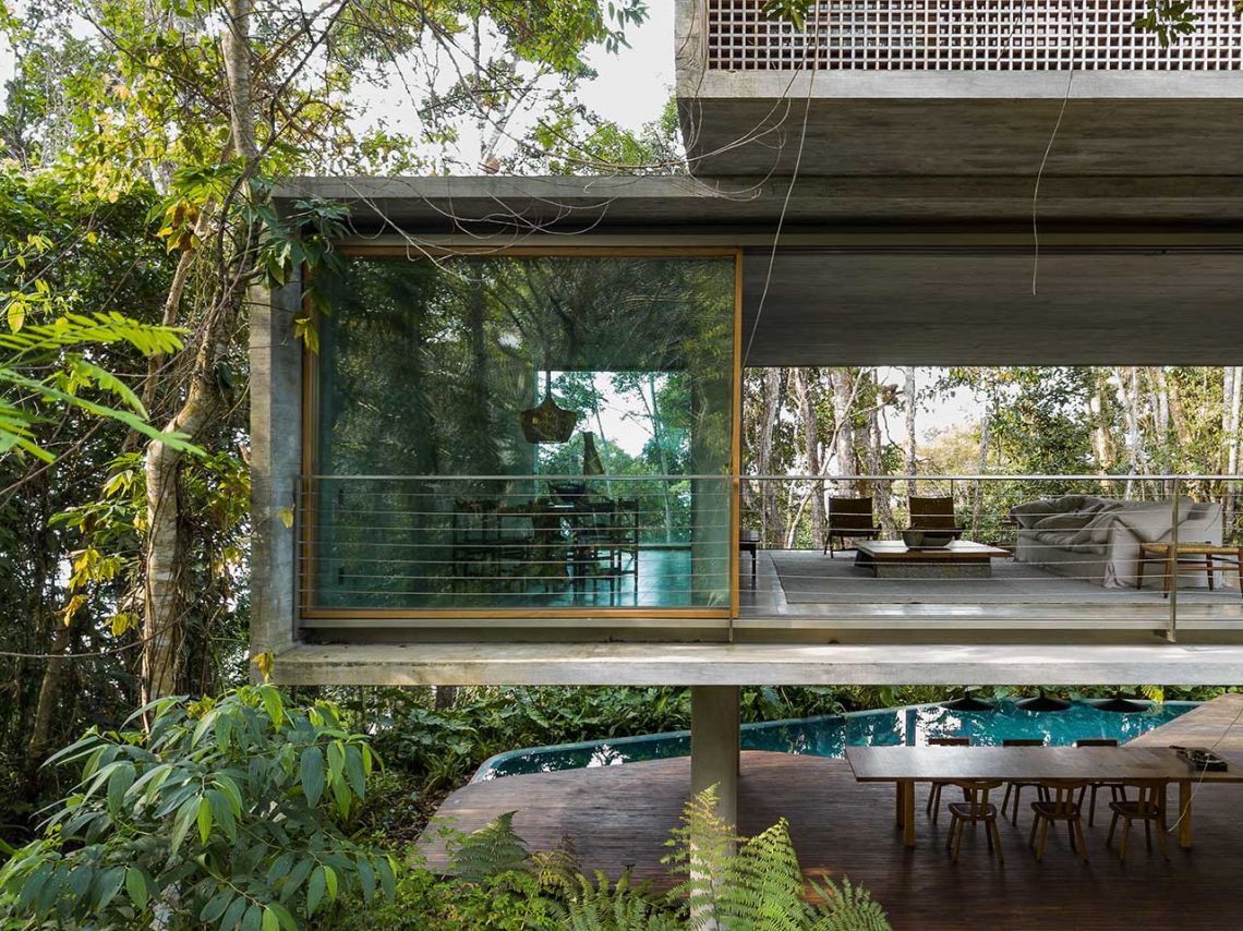 Construção palafitada em terrenos íngremes
