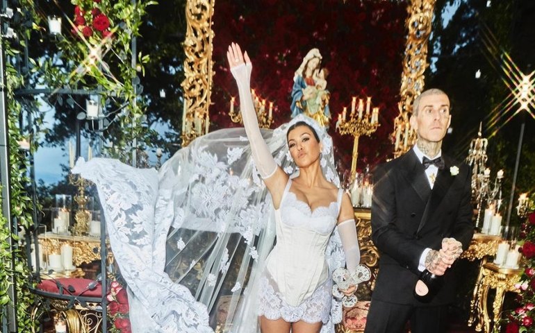 Os Vestidos de Noiva de Kourtney Kardashian: Análise dos Looks D&G em Cada Casamento