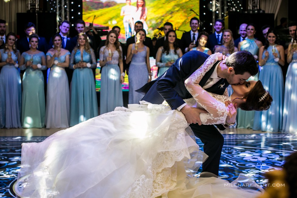 Vestidos de noiva 2026: Tendências em tecidos e design