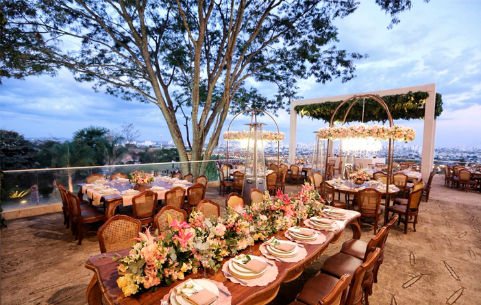 Guia completo de trajes para noivos e convidados em casamentos rústicos chic