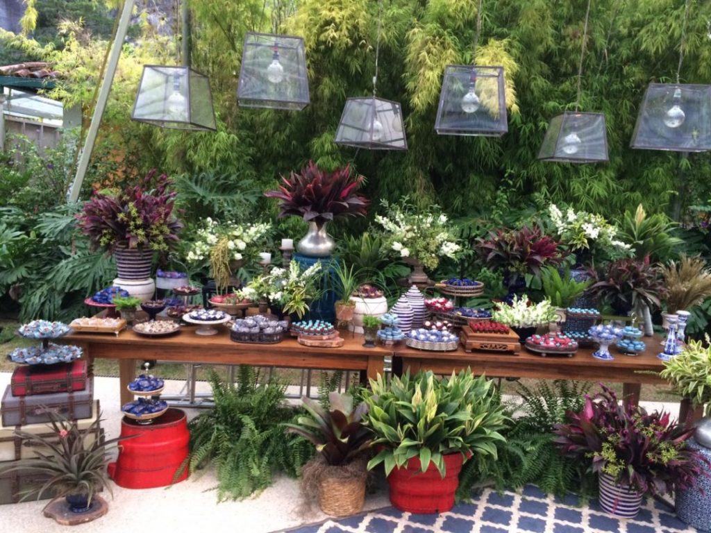 Ideias de iluminação para criar o clima perfeito em seu casamento rústico