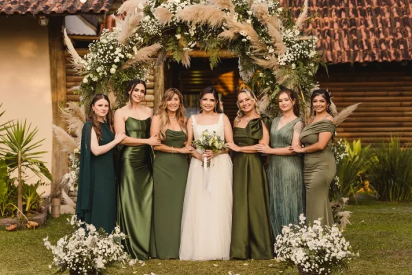 Ideias de iluminação para criar o clima perfeito em seu casamento rústico