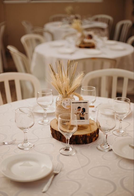 centro de mesa casamento com flores do campo