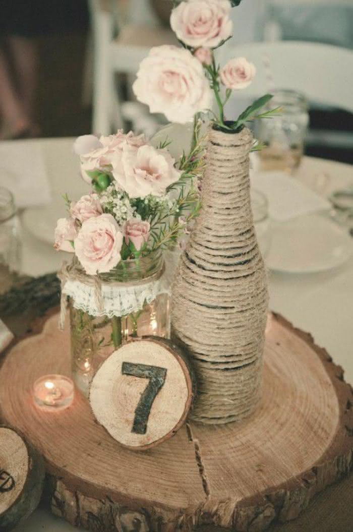 centro de mesa casamento com garrafas decoradas