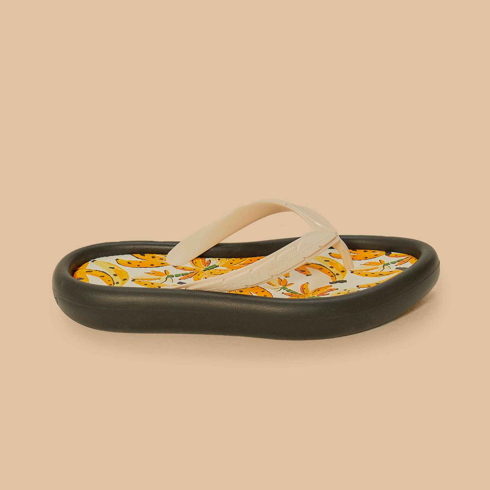 Tendências de verão: Chinelos FARM e a moda praia brasileira